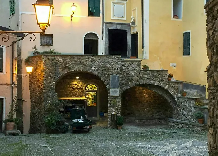 Mountain Village With Views Of Monte Torragio 度假居